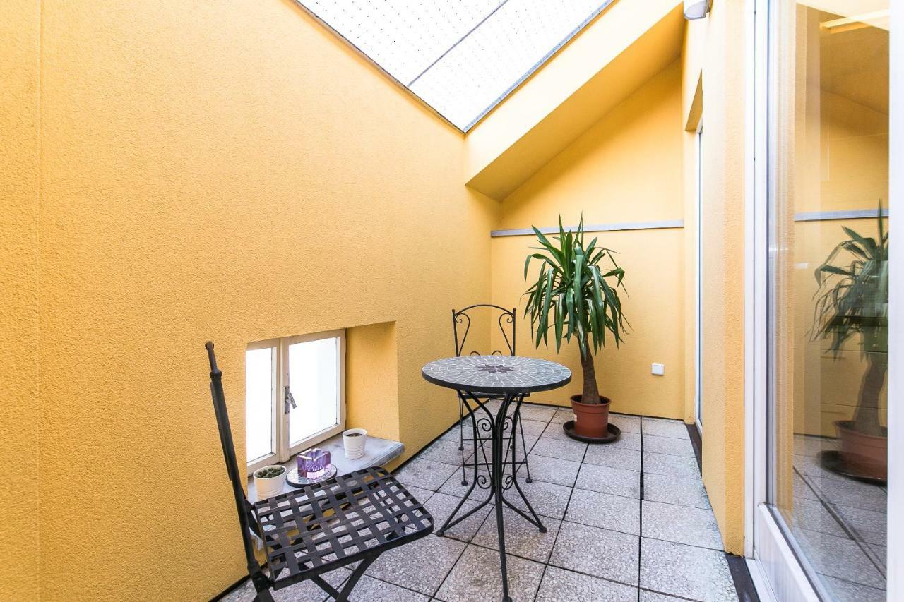 Attic Apartment By Wenceslas Square Πράγα Εξωτερικό φωτογραφία