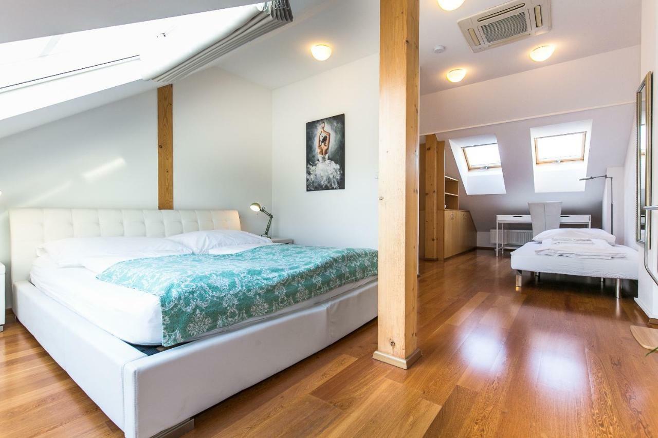 Attic Apartment By Wenceslas Square Πράγα Εξωτερικό φωτογραφία